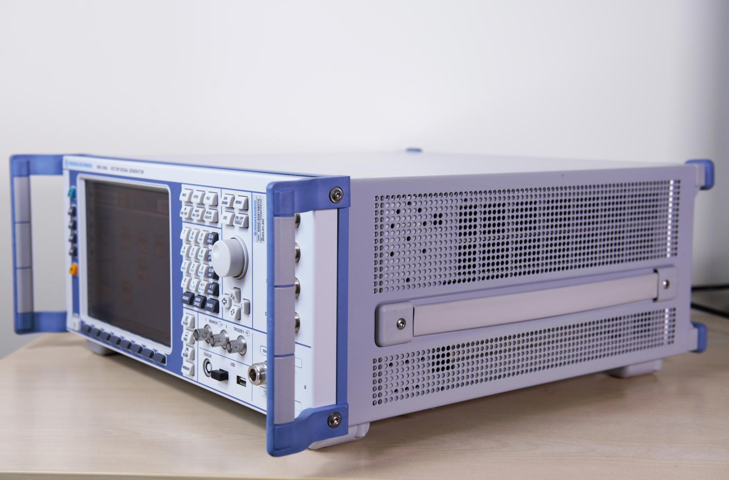 Генератор сигналов Rohde & Schwarz SMU200A